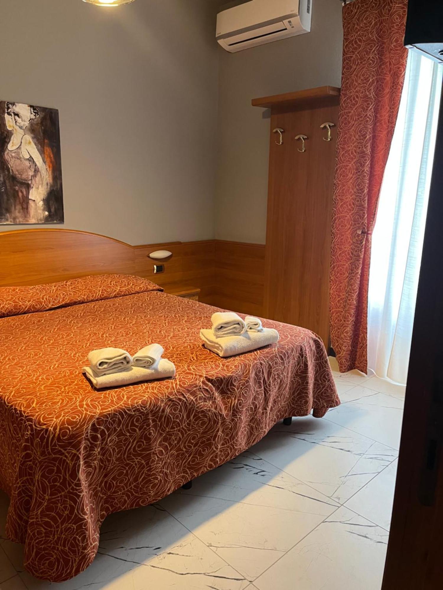 מונליה Hotel Residence Paradiso מראה חיצוני תמונה