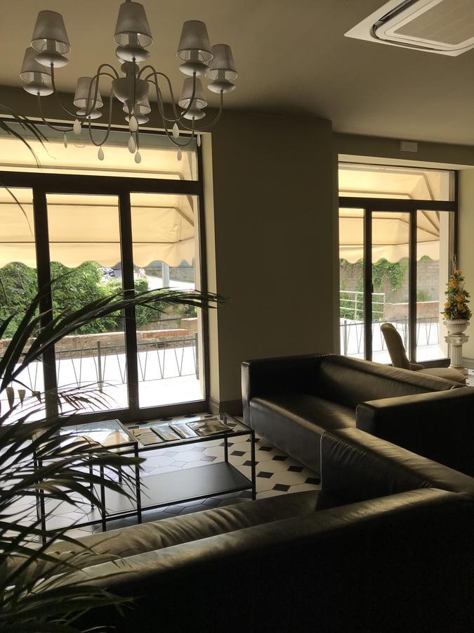 מונליה Hotel Residence Paradiso מראה חיצוני תמונה